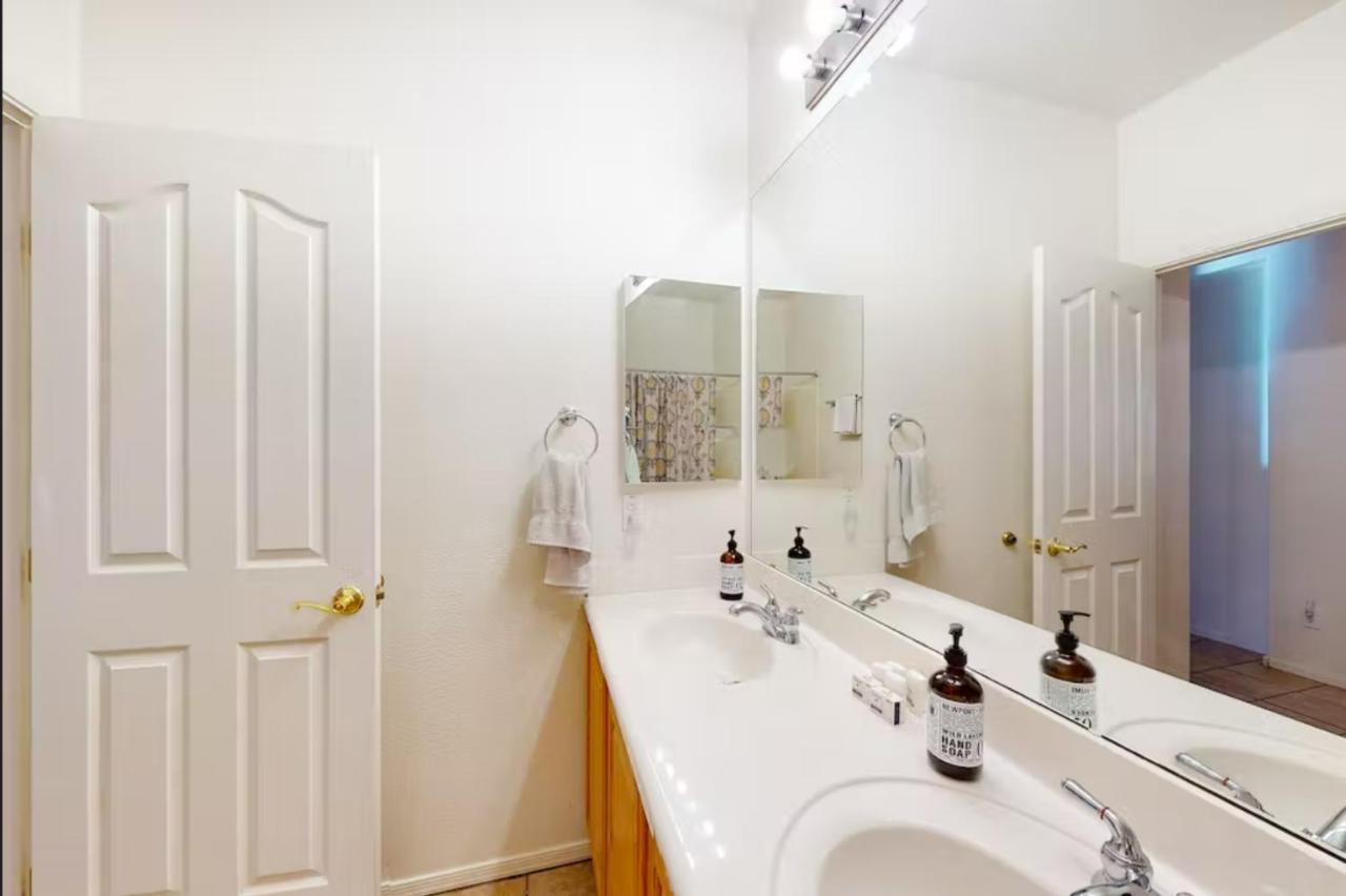 New! Stunning Peaceful Peoria Home - Very Close To Sports Complex Buitenkant foto