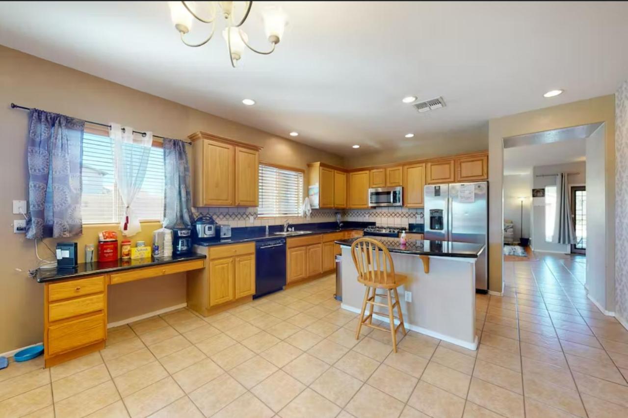 New! Stunning Peaceful Peoria Home - Very Close To Sports Complex Buitenkant foto